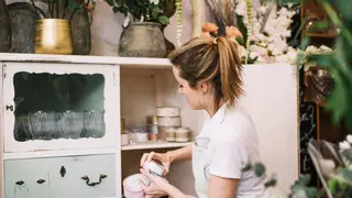 El mueble auxiliar que tu abuela tenía… y ahora vuelve a estar de moda