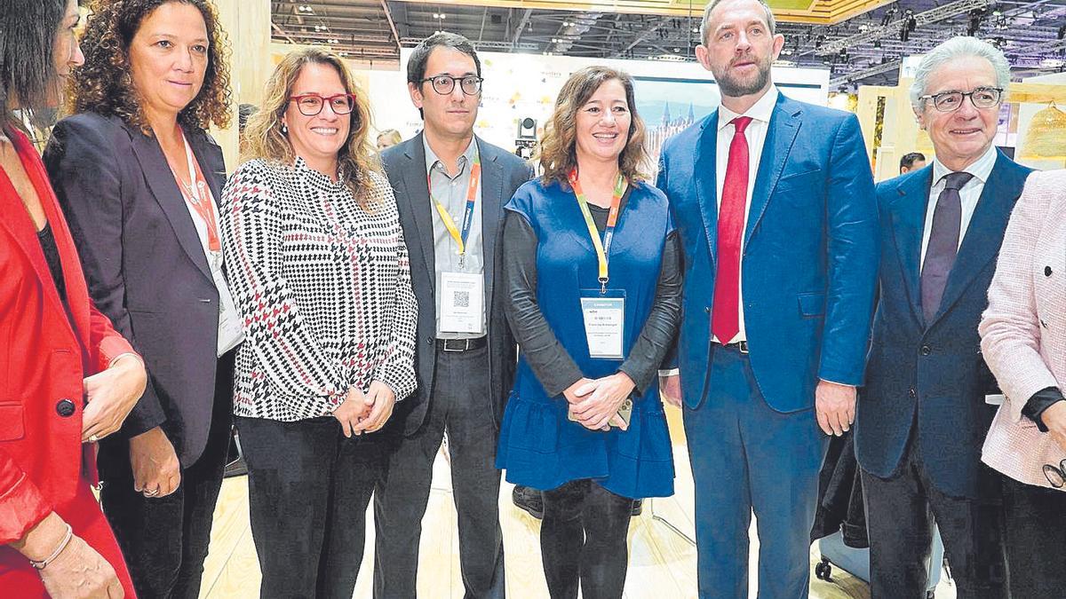 Las presidentas de los consells, Negueruela, Armengol, F. Valdés y el embajador José Pascual, ayer en Londres.