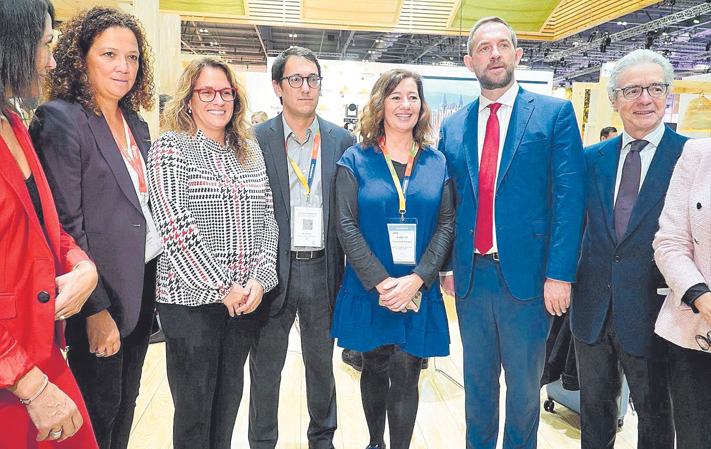 Las presidentas de los consells, Negueruela, Armengol, F. Valdés y el embajador José Pascual.