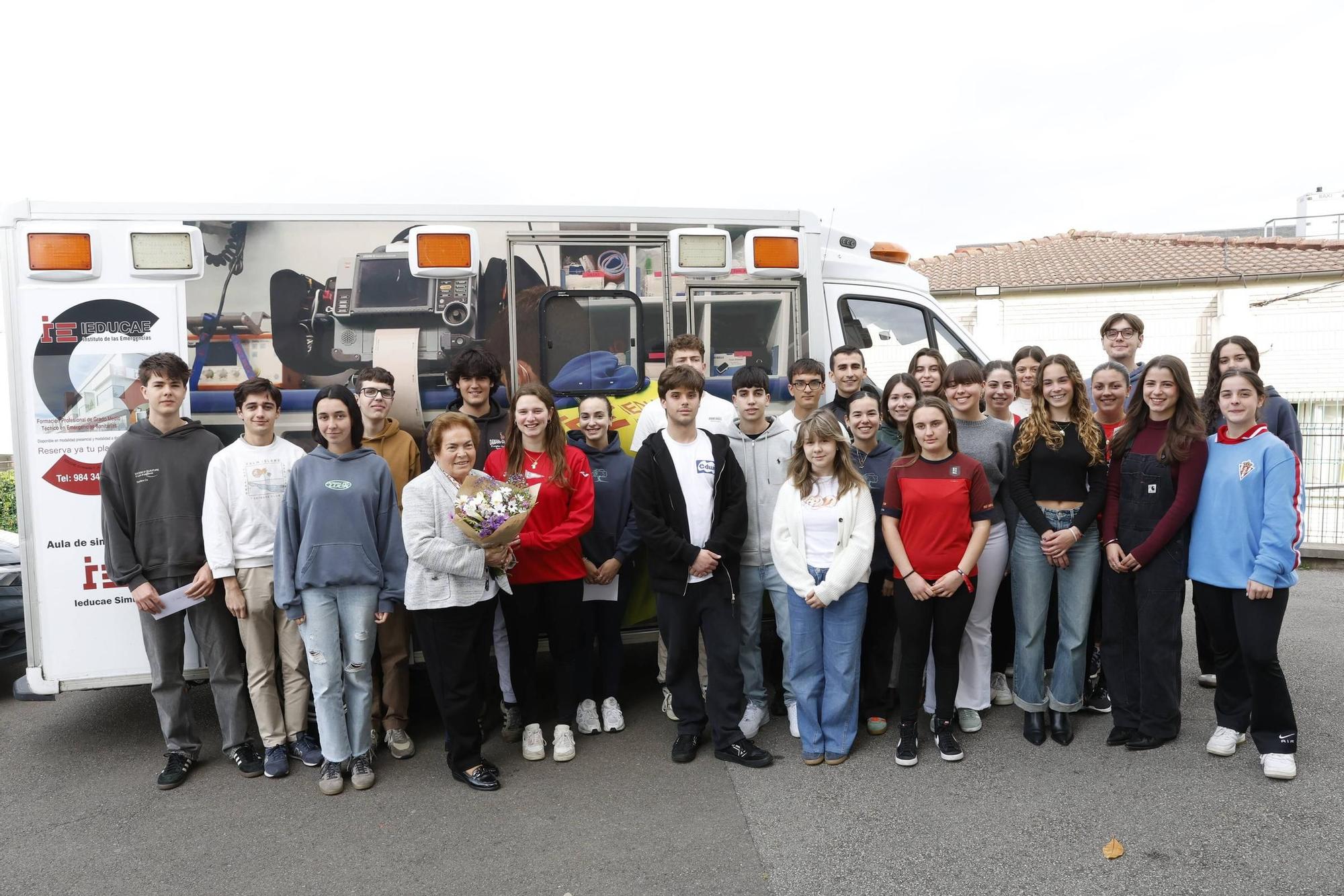 El homenaje en La Corolla a la primera conductora de ambulancias en Asturias, en imágenes