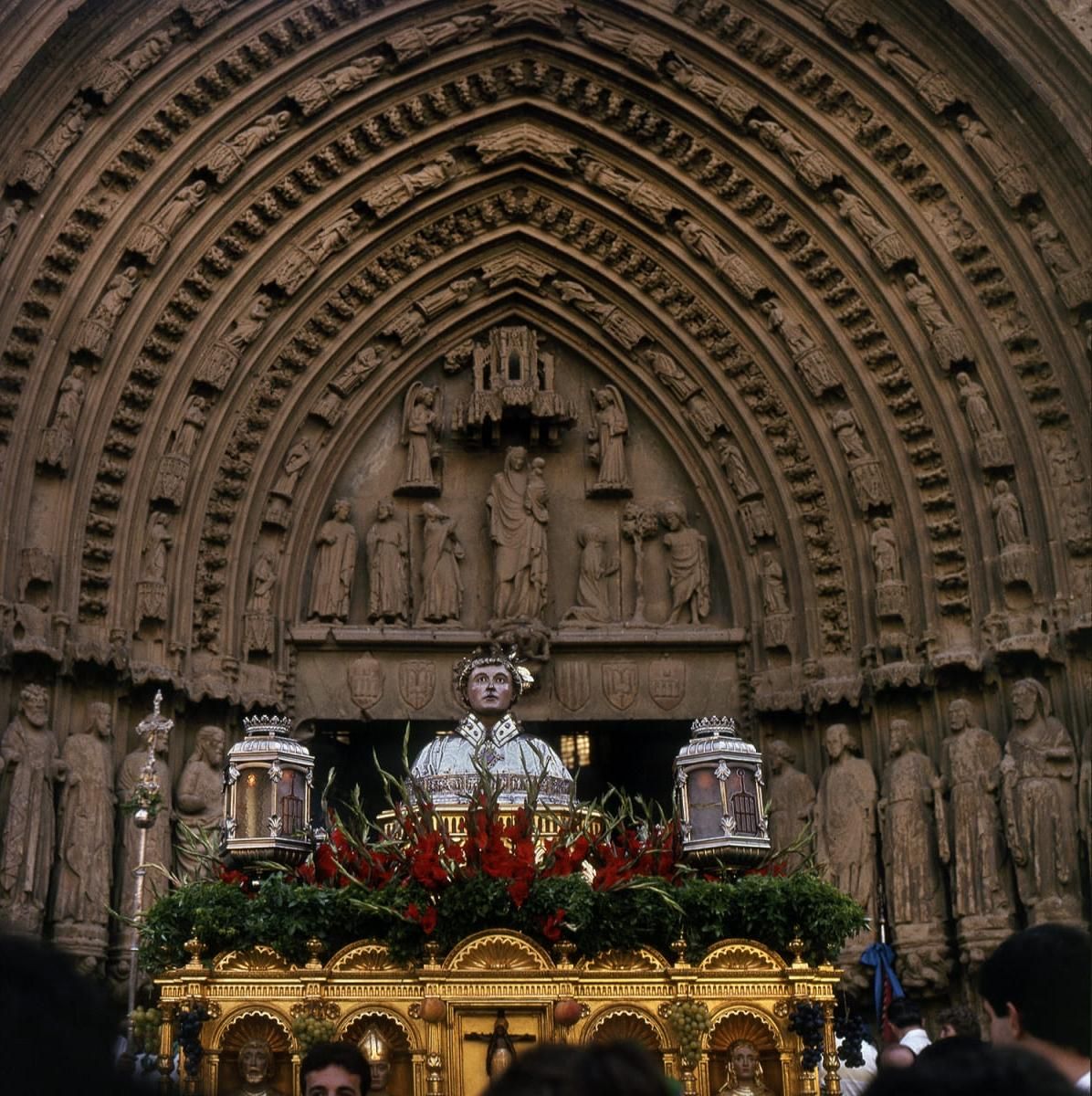 Procesión del patrón en las fiestas de San Lorenzo el 10 de agosto de 2000.