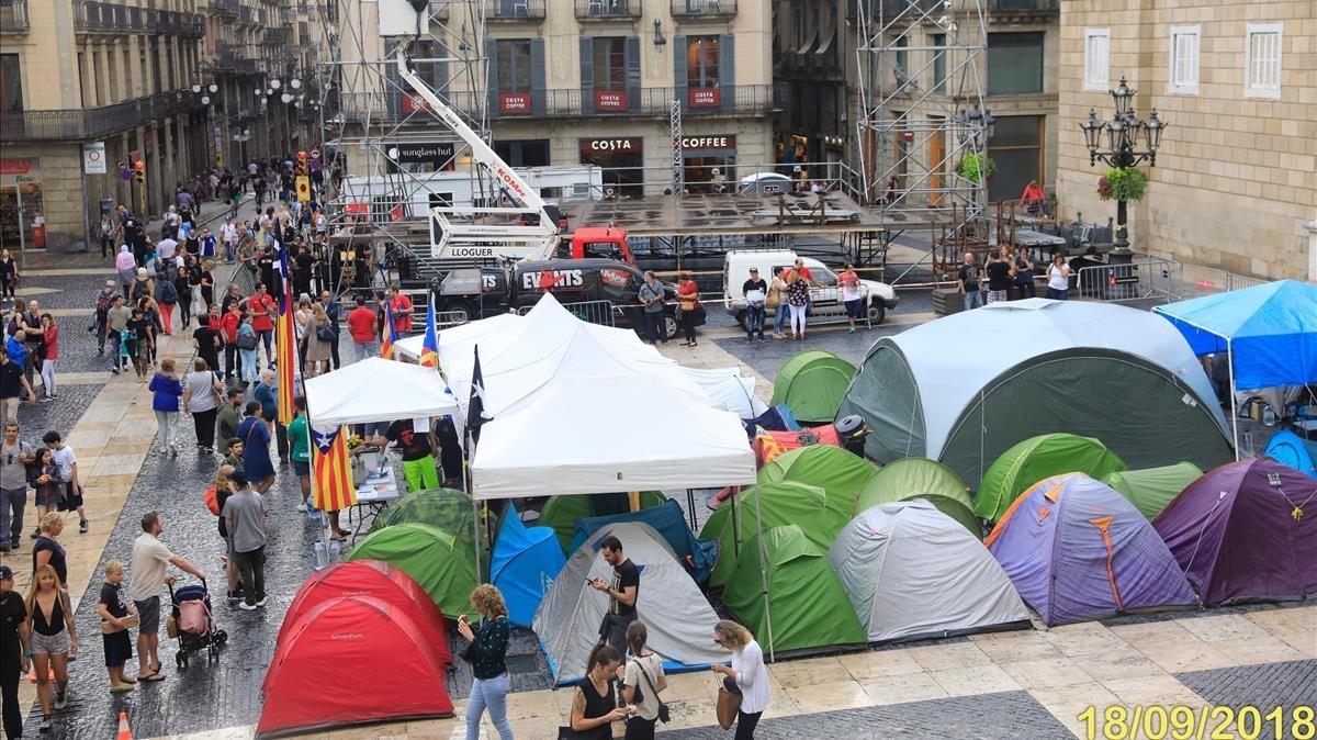 ealos45092038 barcelona 18 09 2018  acampada independentista en la pla a s180918190133