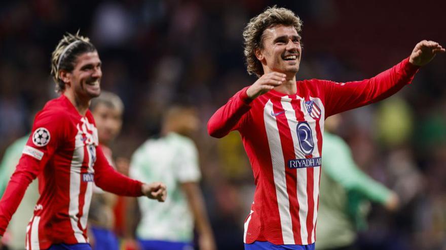 Griezmann festeja uno de los goles del Atlético. |  // EFE