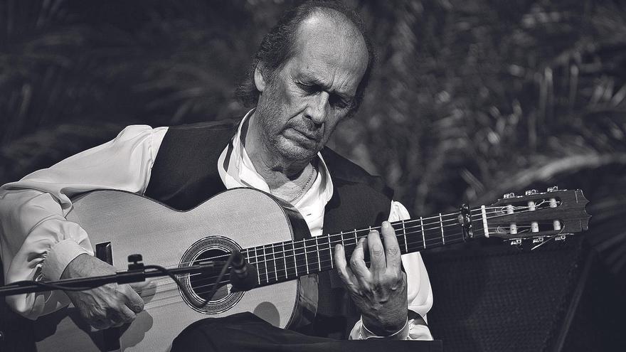 El guitarrista Paco de Lucía, bajo la retina y la cámara del fotógrafo especializado Toni Blanco.