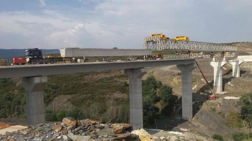 Viaducto del AVE en Otero de Sanabria.