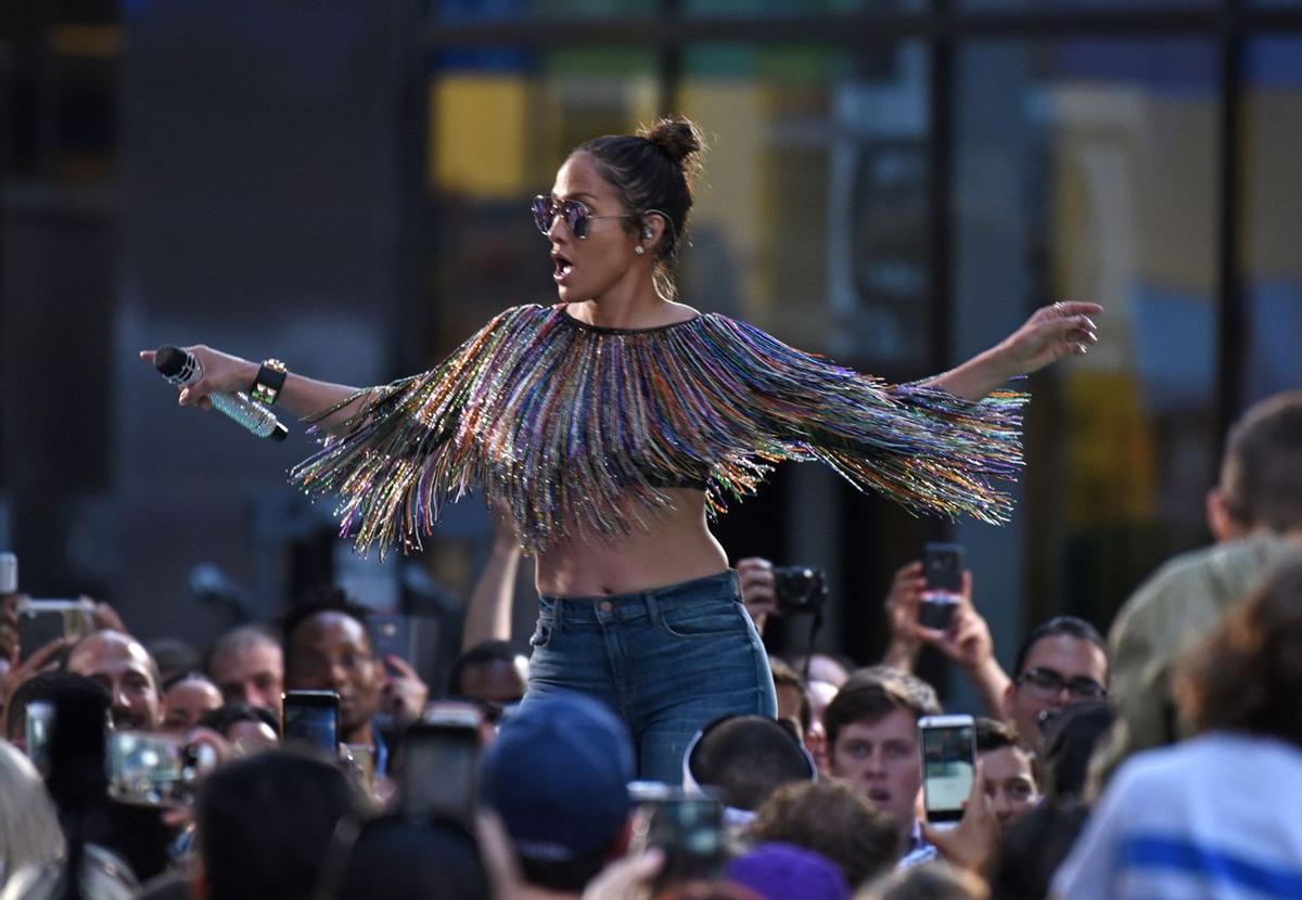 El llamativo look de Jennifer Lopez en su aclamado concierto dedicado a las víctimas de Orlando