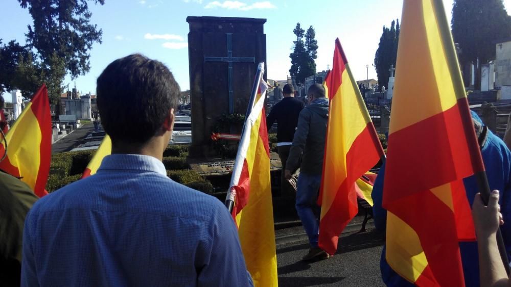 Homenaje a los caídos en la Guerra Civil durante el cerco a Oviedo