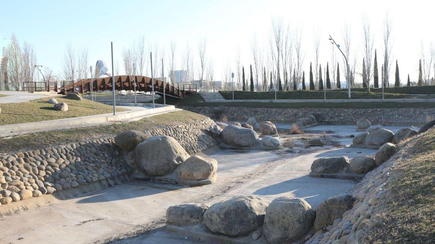 El canal de aguas bravas del Parque del Agua, vacío, en una imagen de archivo.