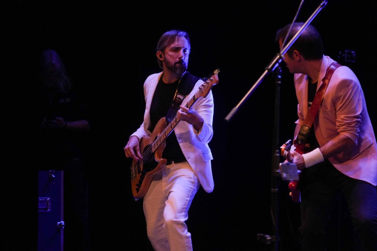 Uno de los solos de guitarra en la actuación.