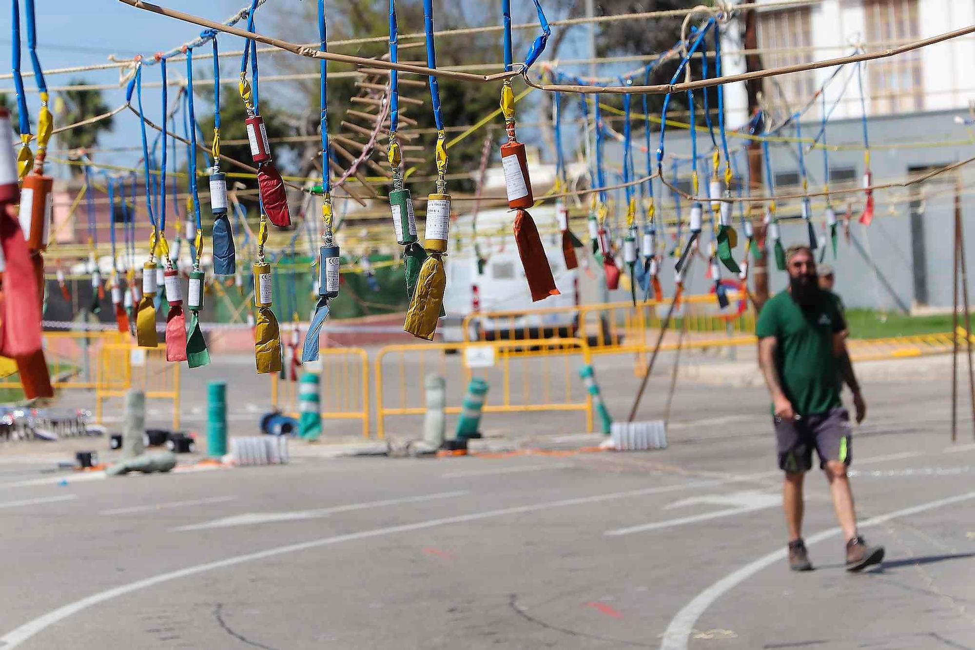 El Grau da inicio a las fiestas de Sant Pere con pólvora, bous y música