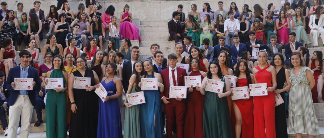 Algunos de los alumnos que se han graduado en el IES Clot. | DANIEL TORTAJADA