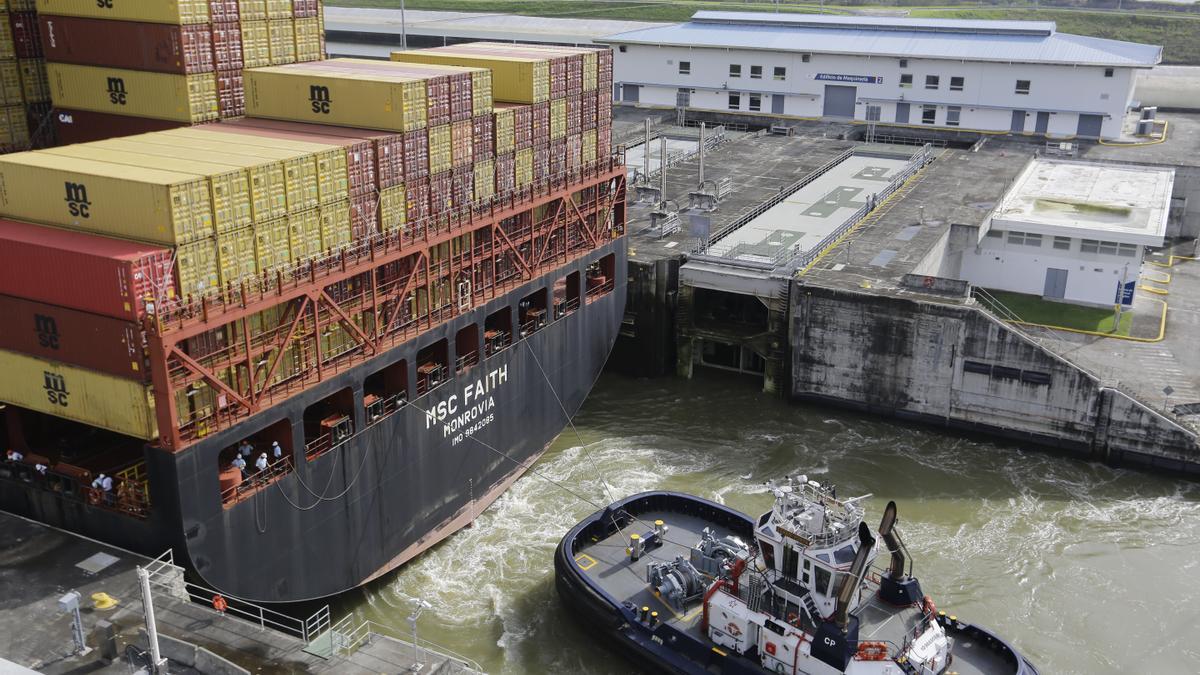El canal de Panamá aumenta a 35 los tránsitos diarios y deja atrás crisis por la sequía
