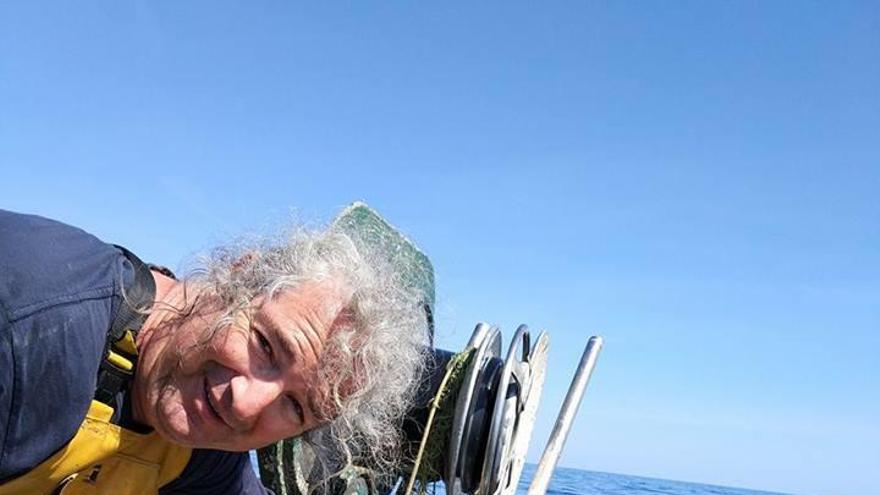 Un pescador del Port de la Selva rep la medalla de la pesca catalana