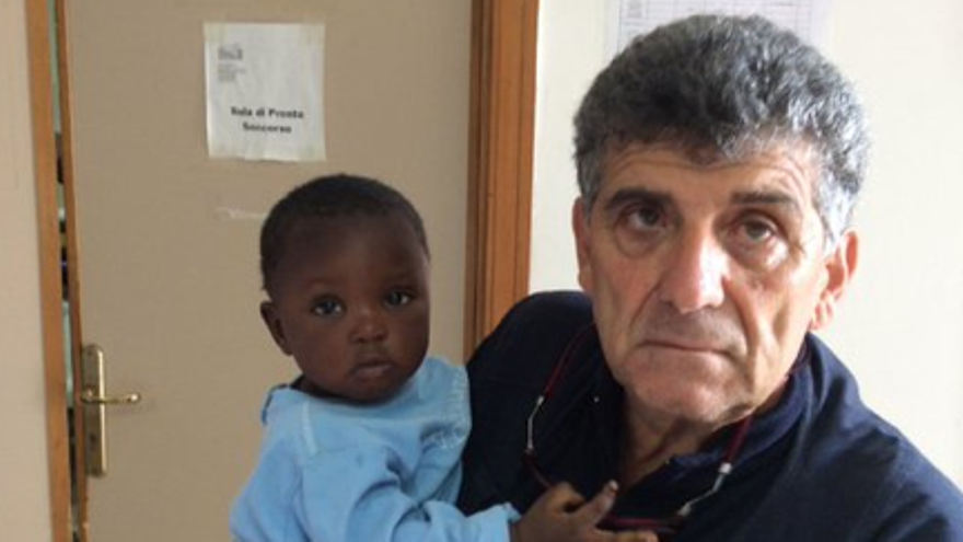 Arriba sola a Lampedusa una bebè després de morir la seva mare