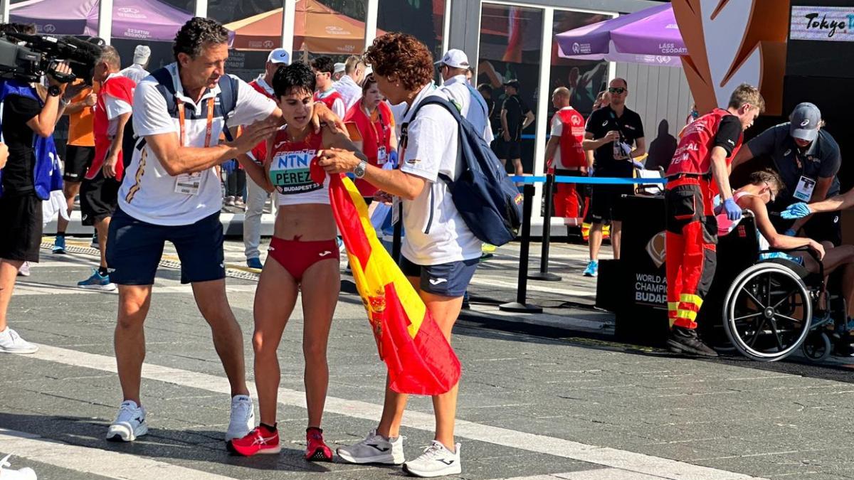 Lo primero que hizo María Pérez fue dar las gracias a los fisios