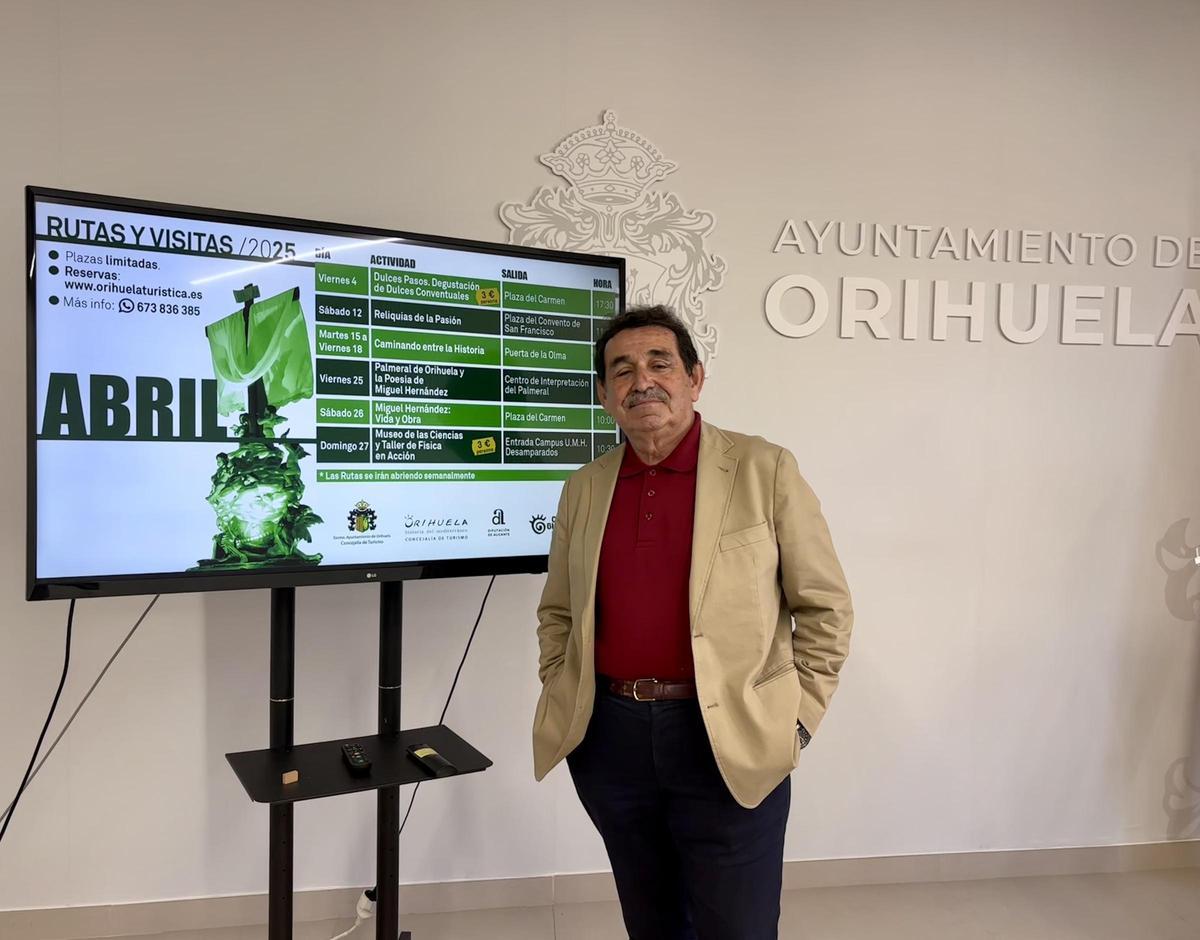 El edil Manuel Mestre, en la presentación de las rutas