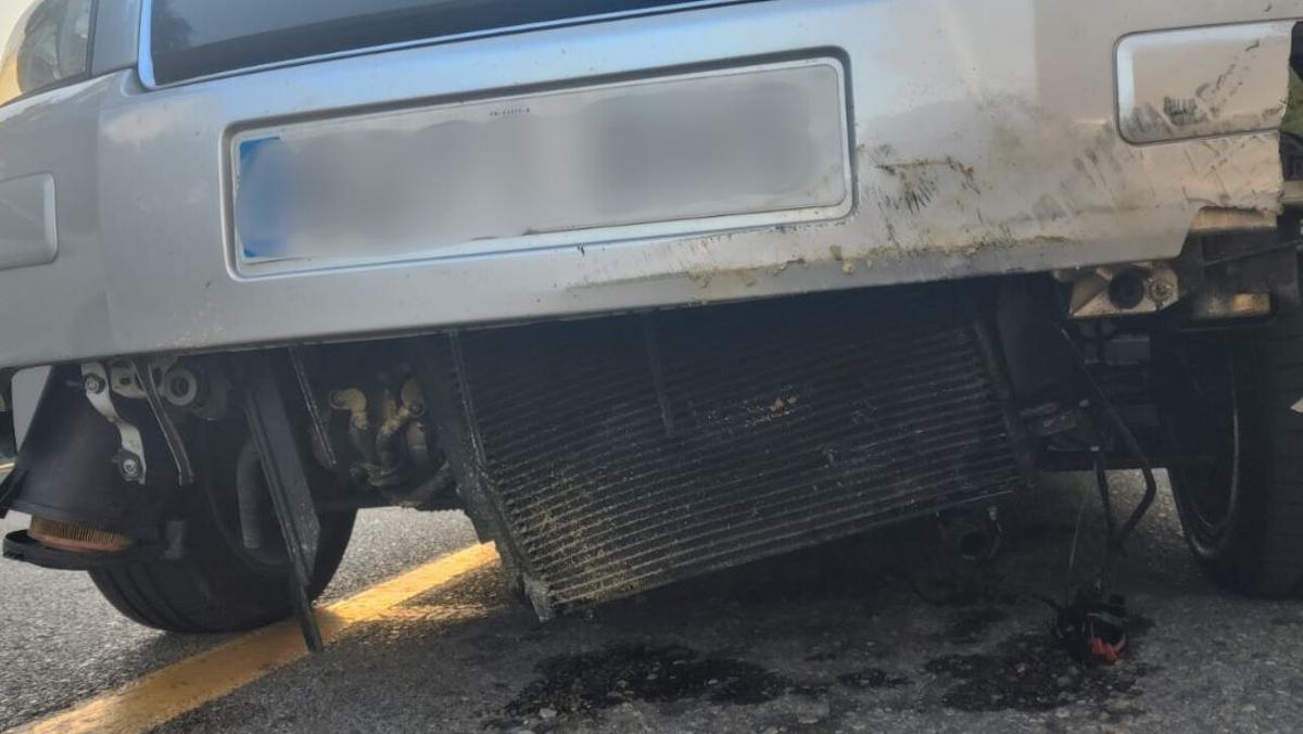 Les imatges del cotxe que va xocar contra una barricada dels pagesos a l'AP-7 a Pontós