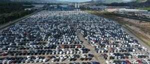 La campa de coches de Stellantis en Porriño, en octubre.