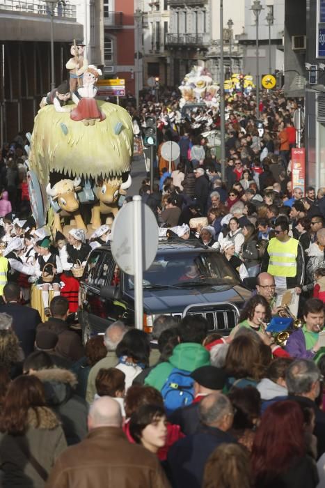 Desfile de carrozas el Lunes de Pascua en Avilés