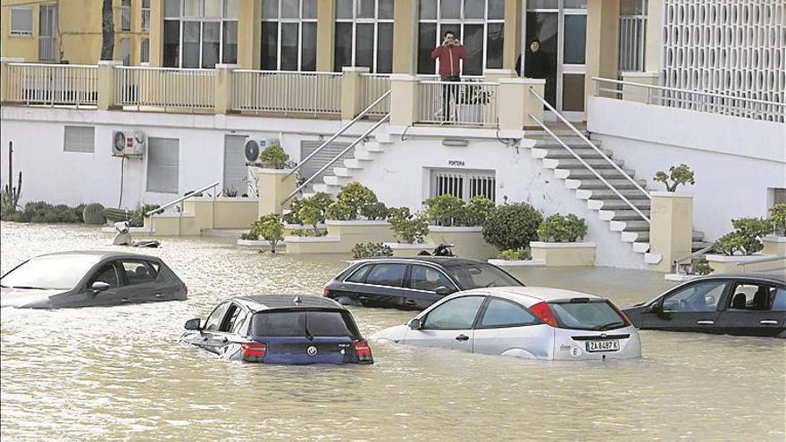 Alicante sortea con pocos daños la tromba de agua