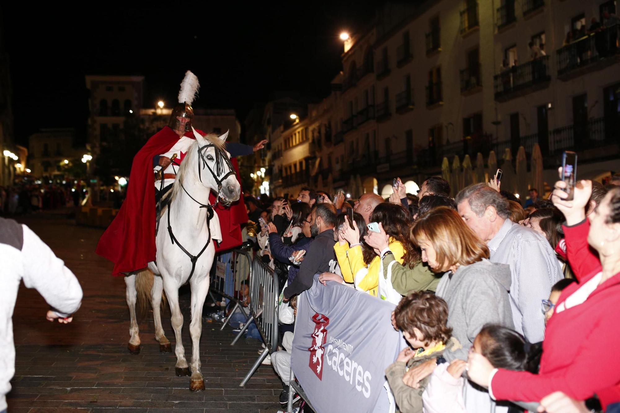 Galería | Así ha sido el desfile de San Jorge en Cáceres