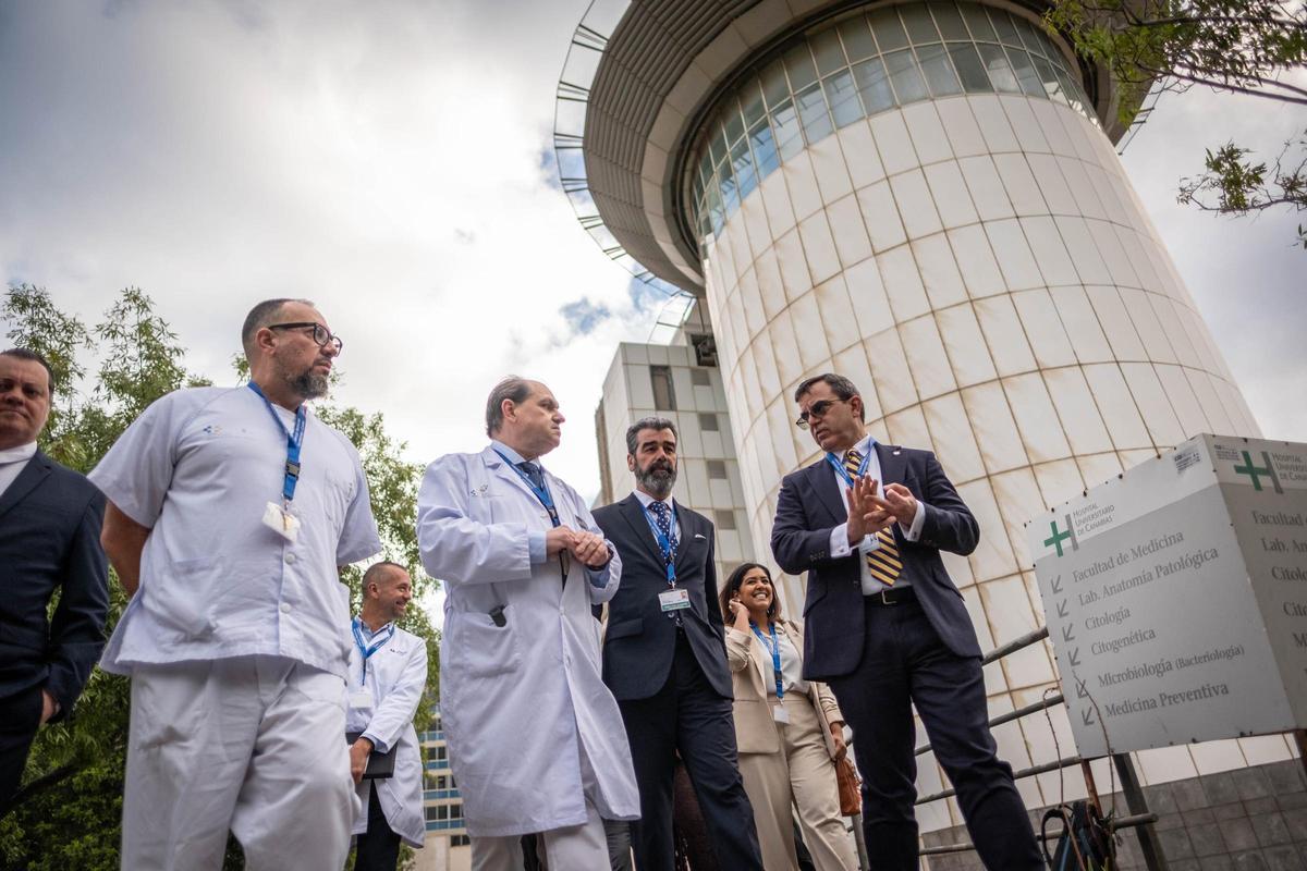 La NASA visita la cámara hiperbárica de Imetisa en el HUC