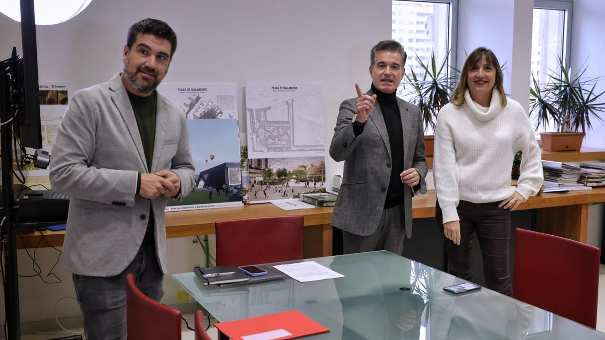 Horacio Royo (PSOE), Víctor Serrano (Cs) y Lola Ranera (PSOE), este martes en la reunión que han mantenido para debatir sobre el proyecto de La Romareda.