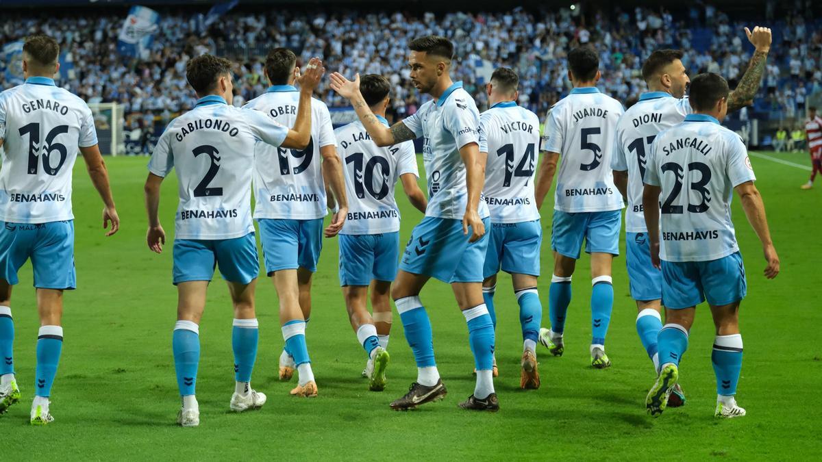 Los blanquiazules celebran uno de los tantos de la victoria frente al Recreativo Granada.