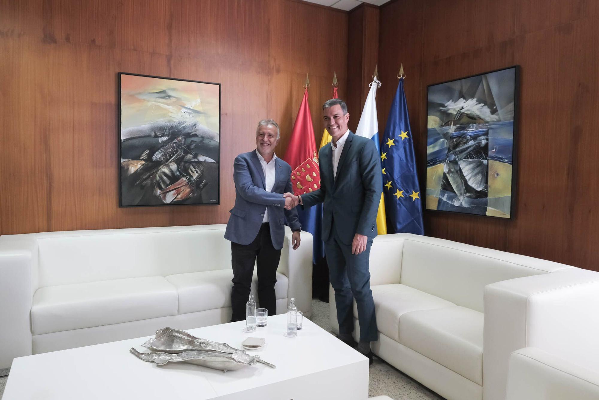 Encuentro entre Pedro Sánchez y Ángel Víctor Torres en el Cabildo de Lanzarote