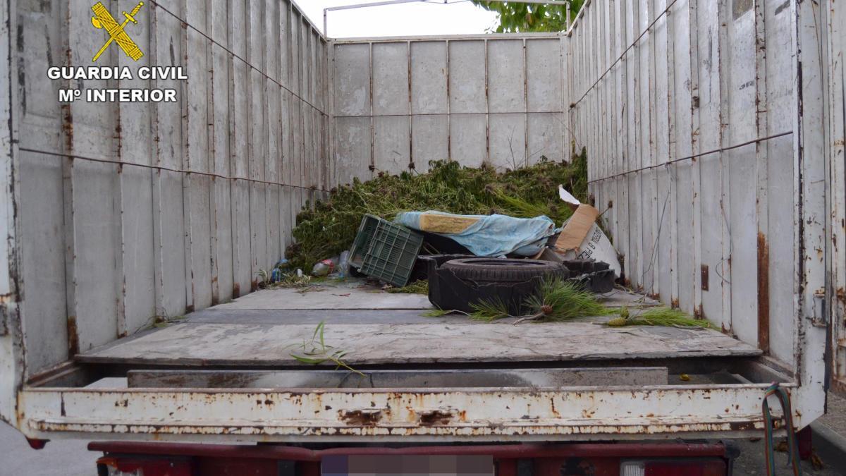 Dos guardias civiles heridos al ser embestidos por un camión que huía con 180 kg de &#039;maría&#039;