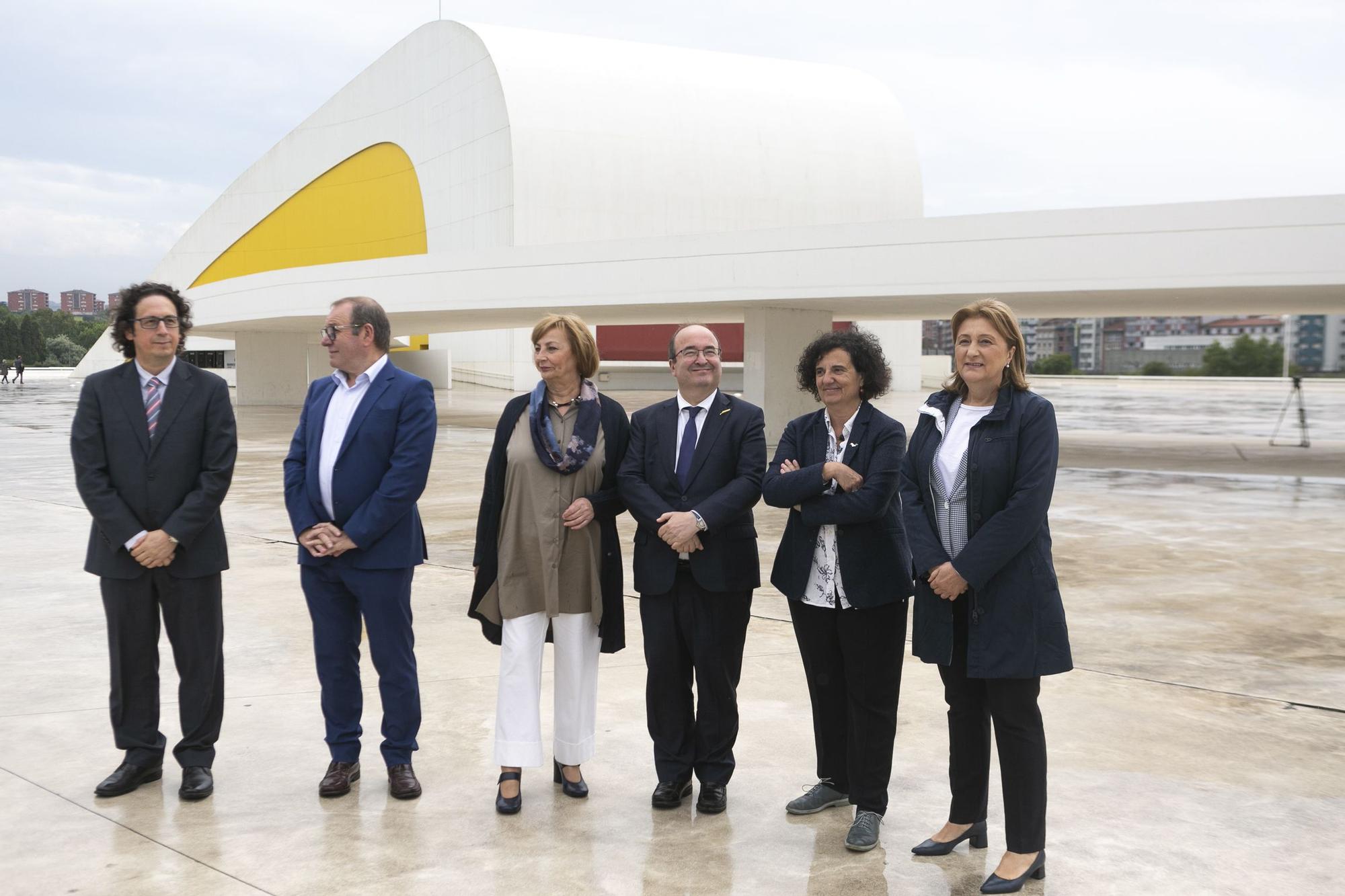 El Ministro de Cultura, Miquel Iceta, visita el Centro Niemeyer