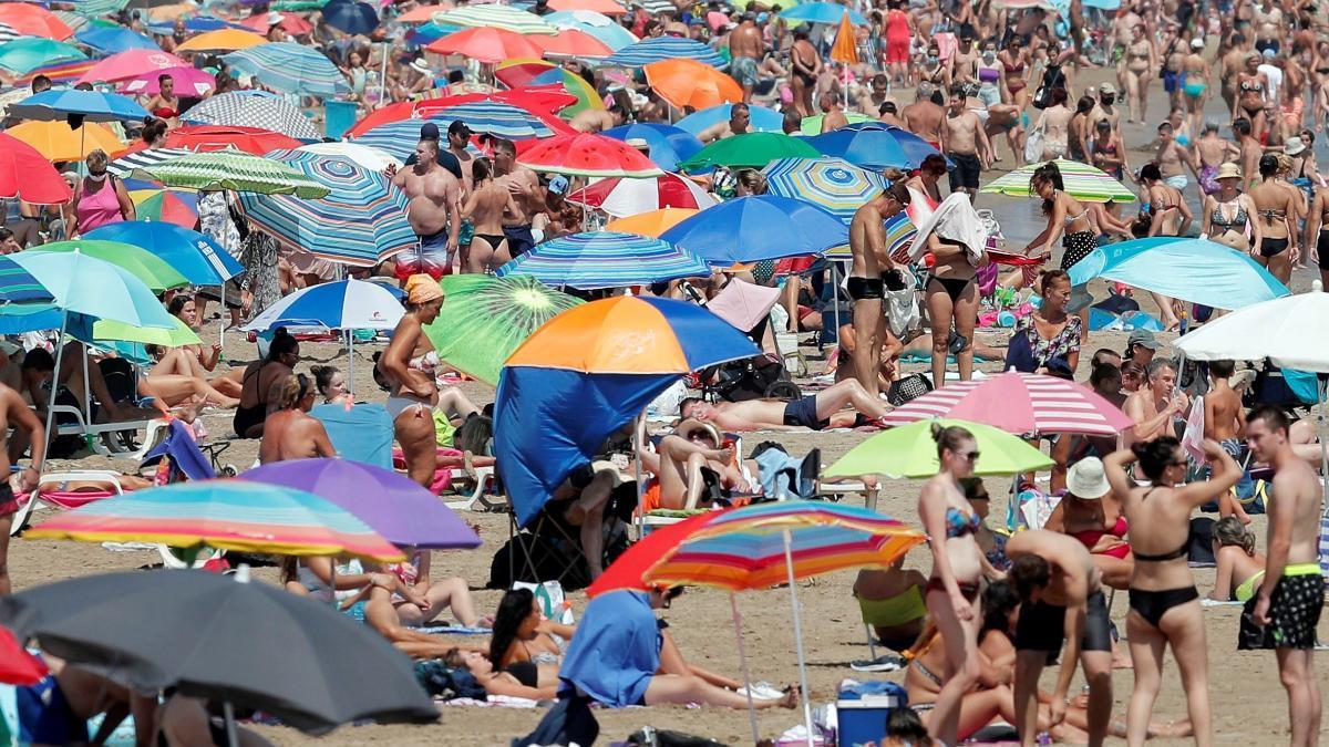 Vista general de la playa de la Malva-rosa, en València, el pasado sábado.