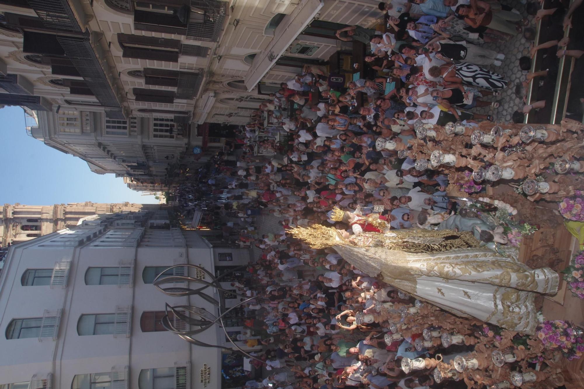 La procesión de la Virgen del Carmen Coronada de El Perchel, en imágenes