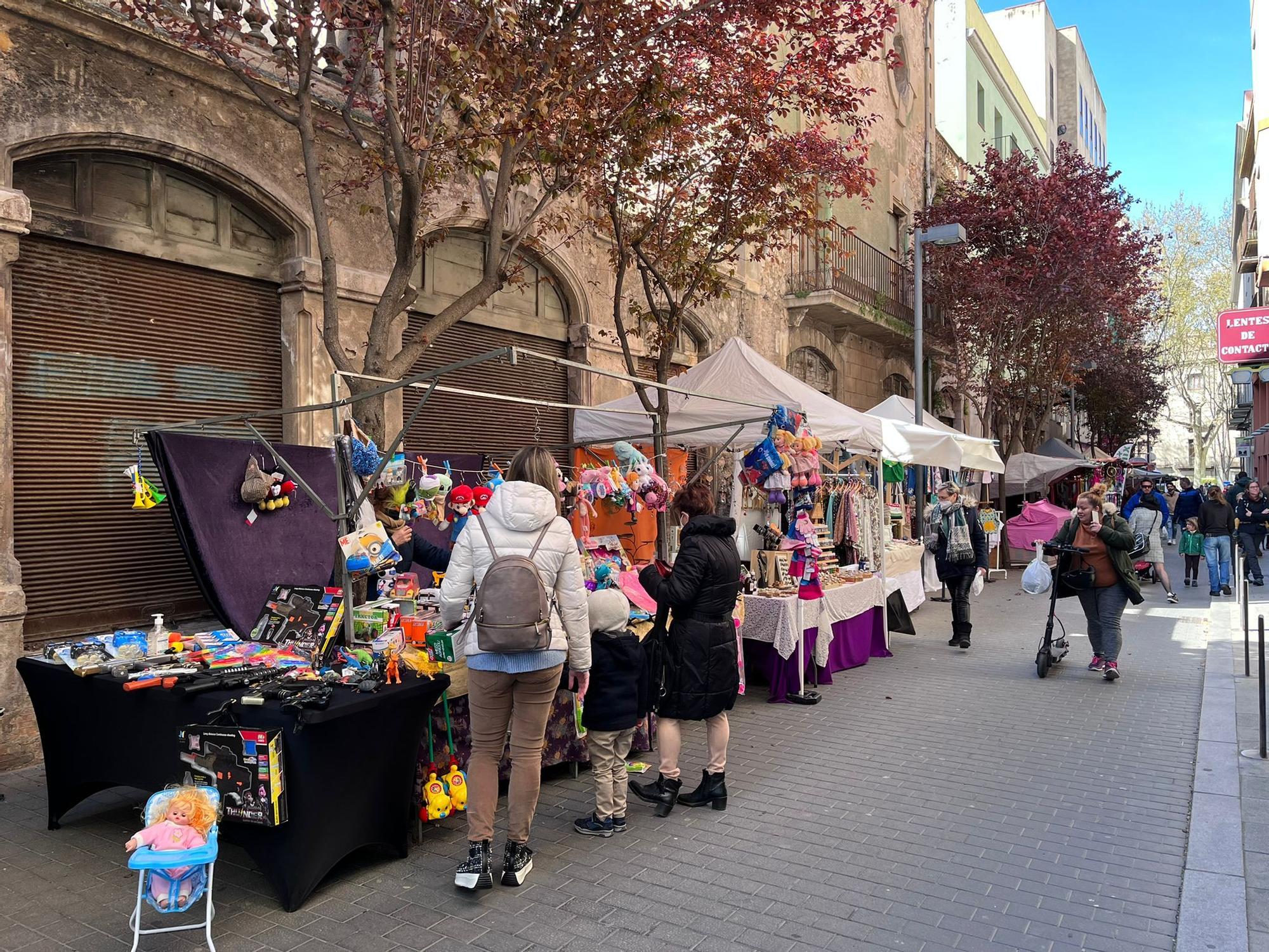 Torna la cua per comprar brunyols a la Rambla