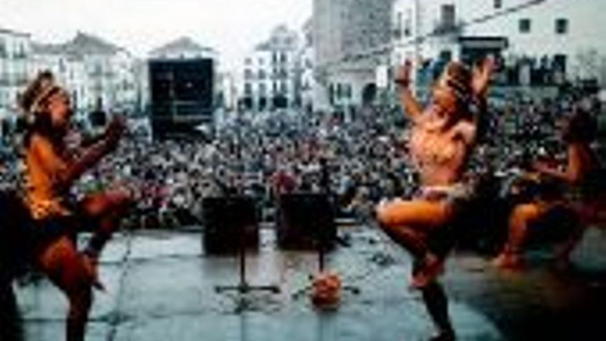 Cáceres baraja otro festival que sustituya al Womad en el 2004