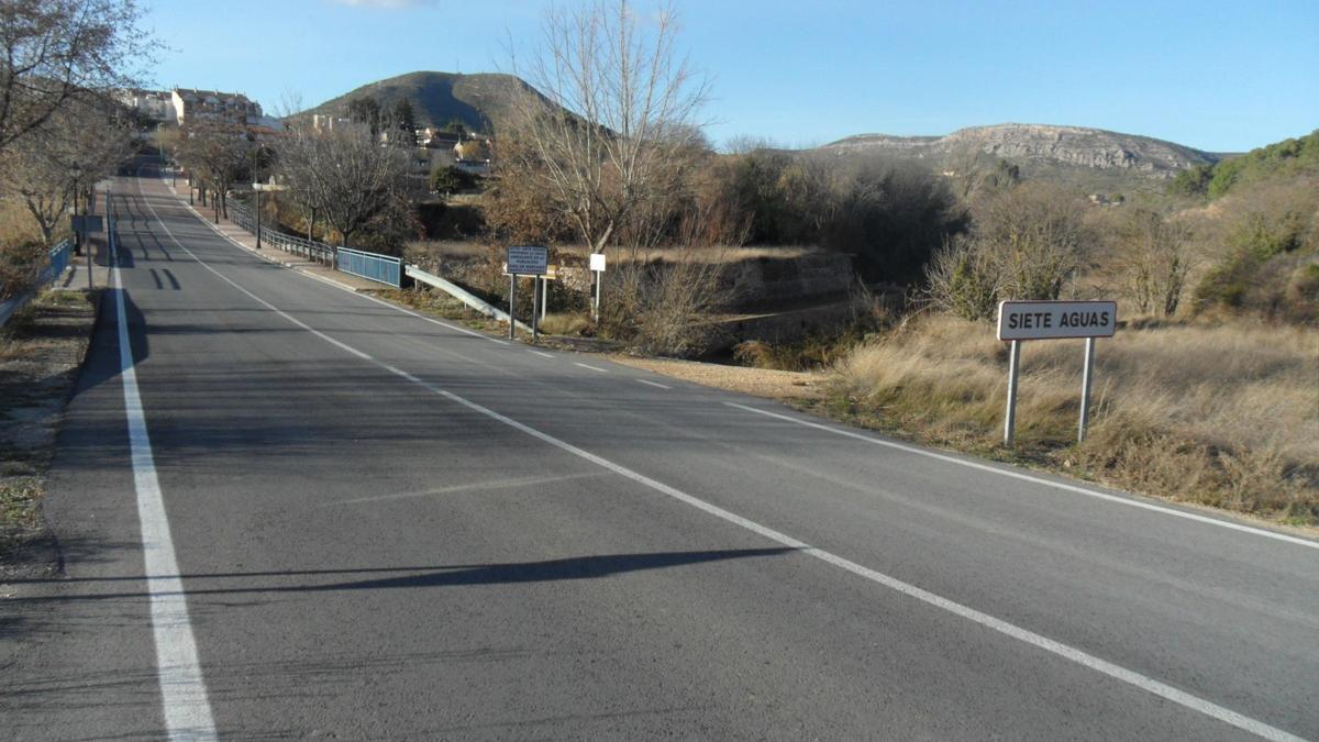 Via pecuaria entre Siete Aguas y la estación de tren de Renfe.