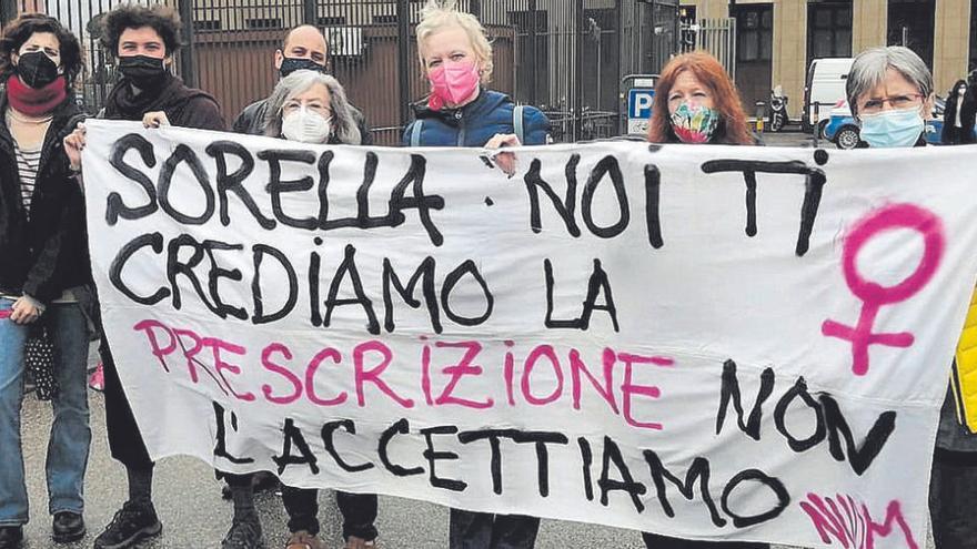 Demonstranten vor dem Gericht in Florenz.