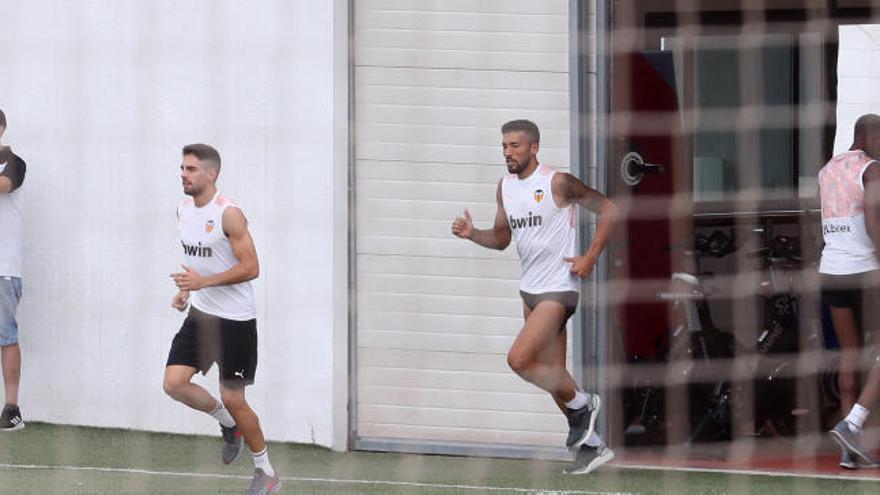 El Valencia CF se entrena en cuadro... y sin Francis Coquelin