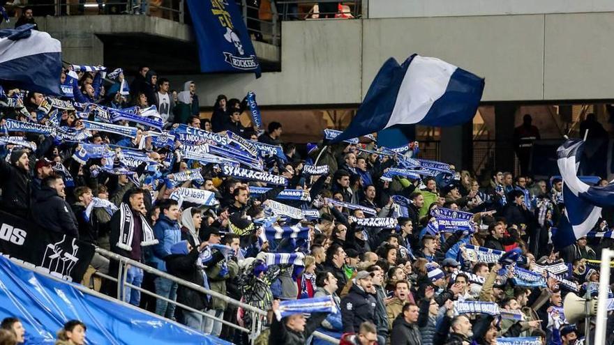 Una parte de la afición del Oviedo, durante el partido ante el Girona.