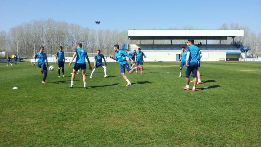 Álvaro se lesiona en el aductor y es baja casi segura en El Toralín