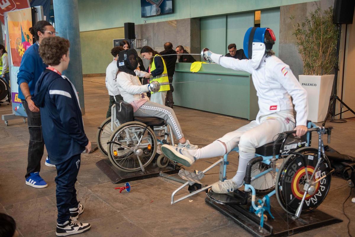 Enki reúne a 500 estudiantes de 14 centros de A Coruña para conocer el deporte inclusivo