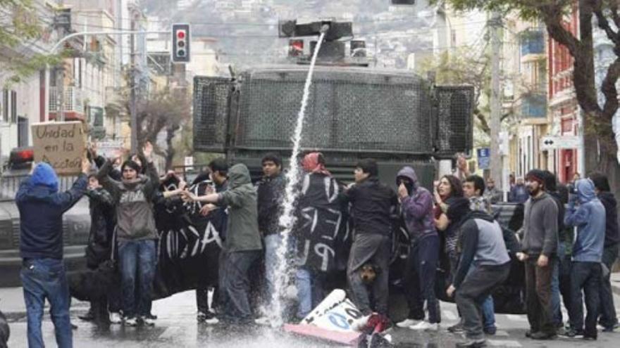 Estudiantes chilenos protestan en las calles de Santiago