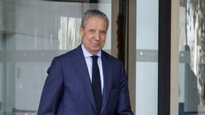 Eduardo Zaplana, al sortir de la Ciutat de la Justícia de València, al maig.  | ANA ESCOBAR / EFE
