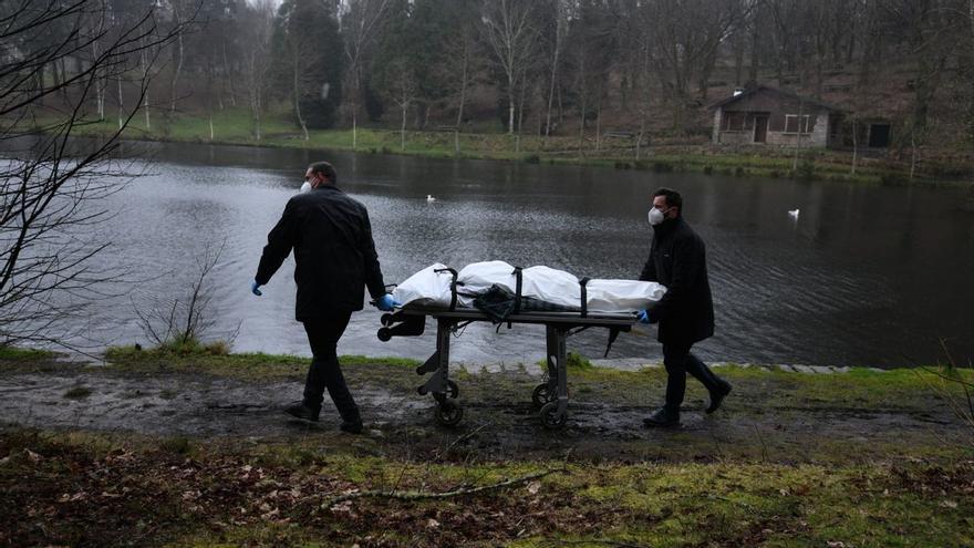 Hallan el cadáver de una mujer en un lago de Pontevedra
