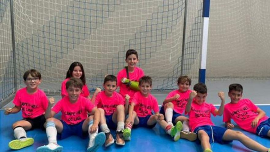 El benjamín de fútbol sala se proclamó campeón de liga. | SERVICIO ESPECIAL