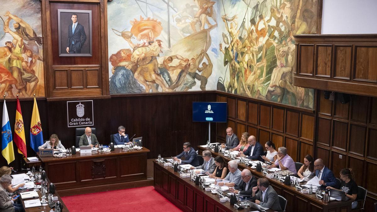 El Cabildo abre la vía para que Sagulpa mitigue los atascos de la GC-1 con grúas