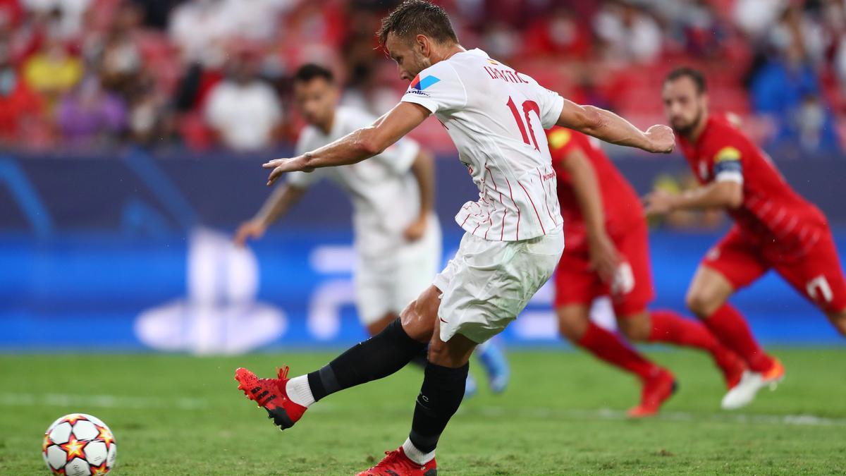 El Sevilla empata en el primer partit de la història de la Champions amb quatre penals