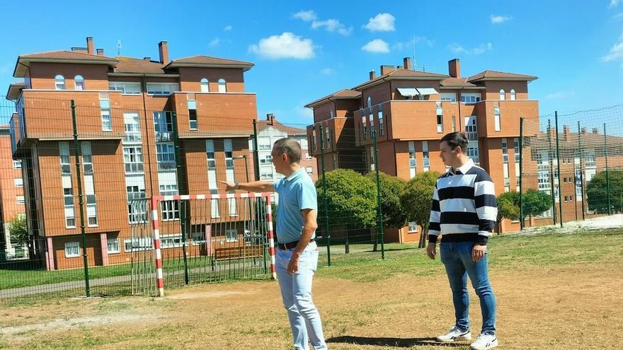Corvera invierte 8.200 euros en blindar las porterías de Los Campos frente a los pelotazos