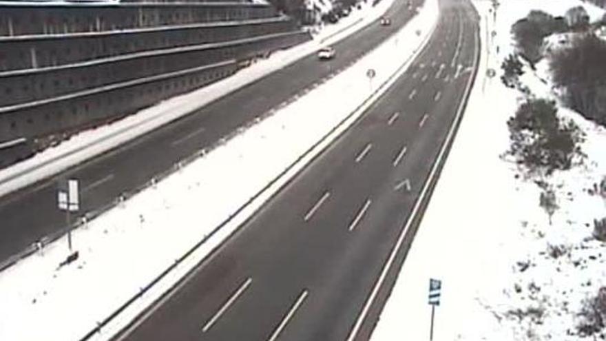 La nieve dificulta la circulación en varias carreteras de Lugo