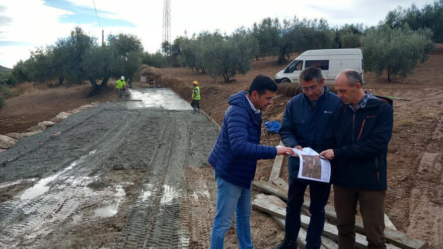 La Junta inicia las obras de dos caminos rurales en Riogordo por más de 689.000 euros